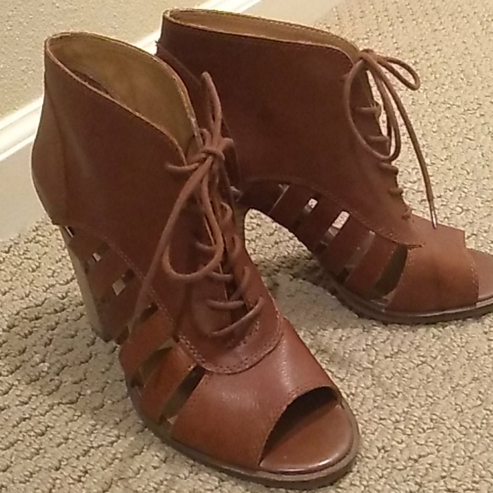 Lucky Brand Leather open toe shoes 8.5